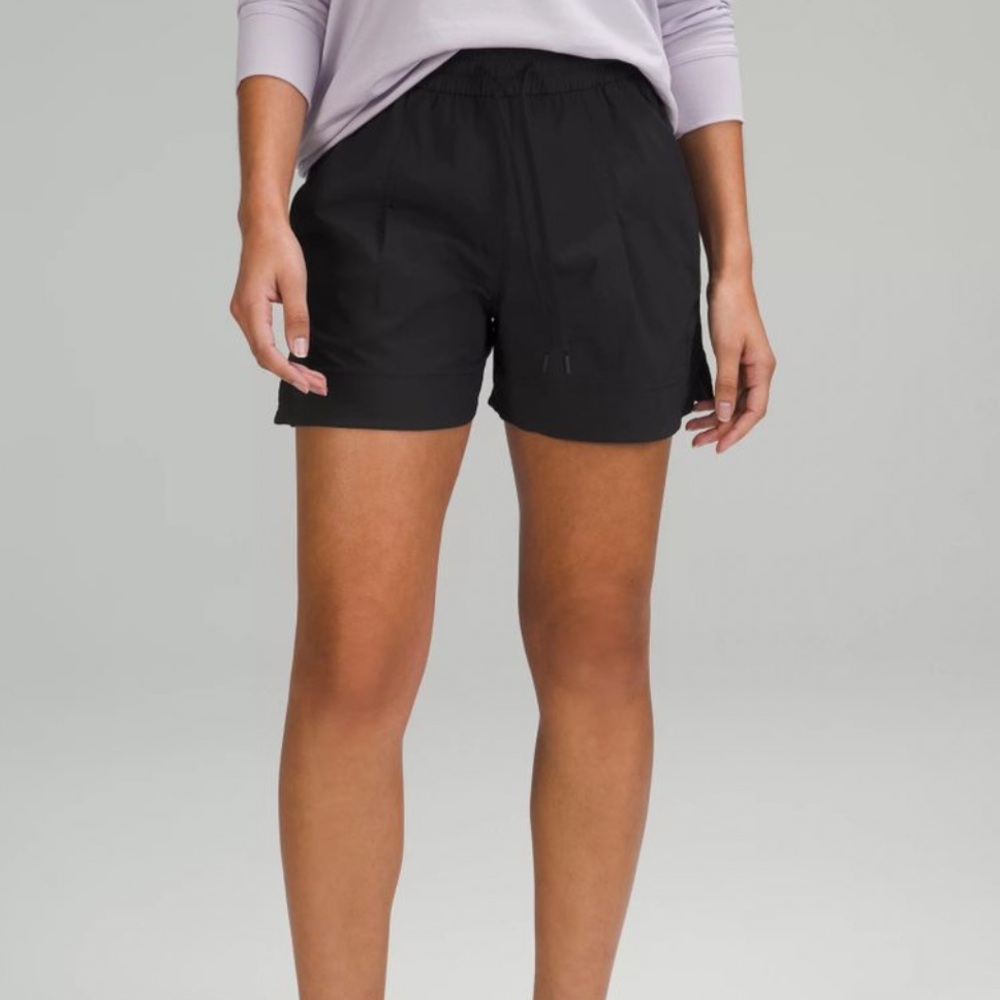Lulu mid-rise short 3.5”